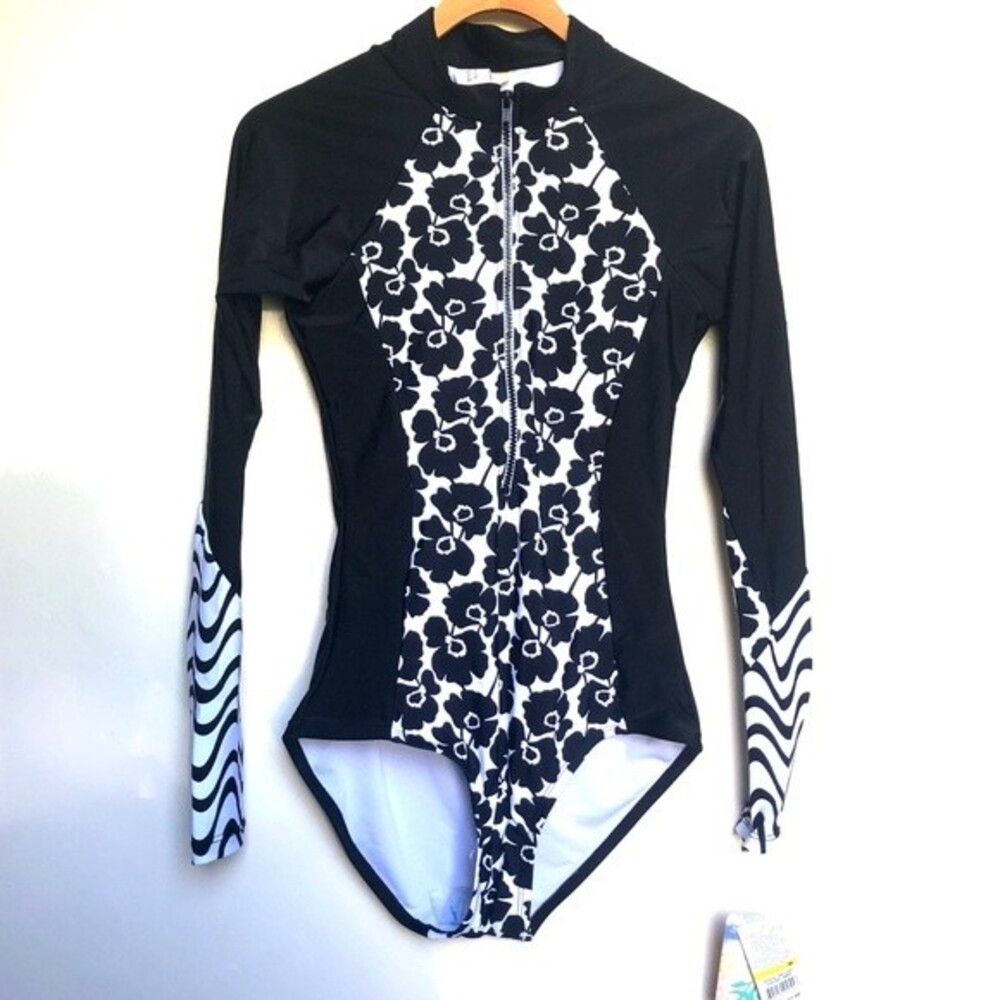 Hobie Black Floral Rashguard Swimsuit NWT Size Medium Summer Ocean Beach